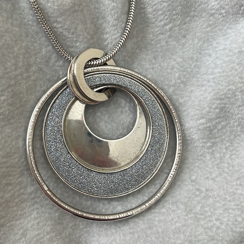 3 Necklaces - Picture 5 of 6